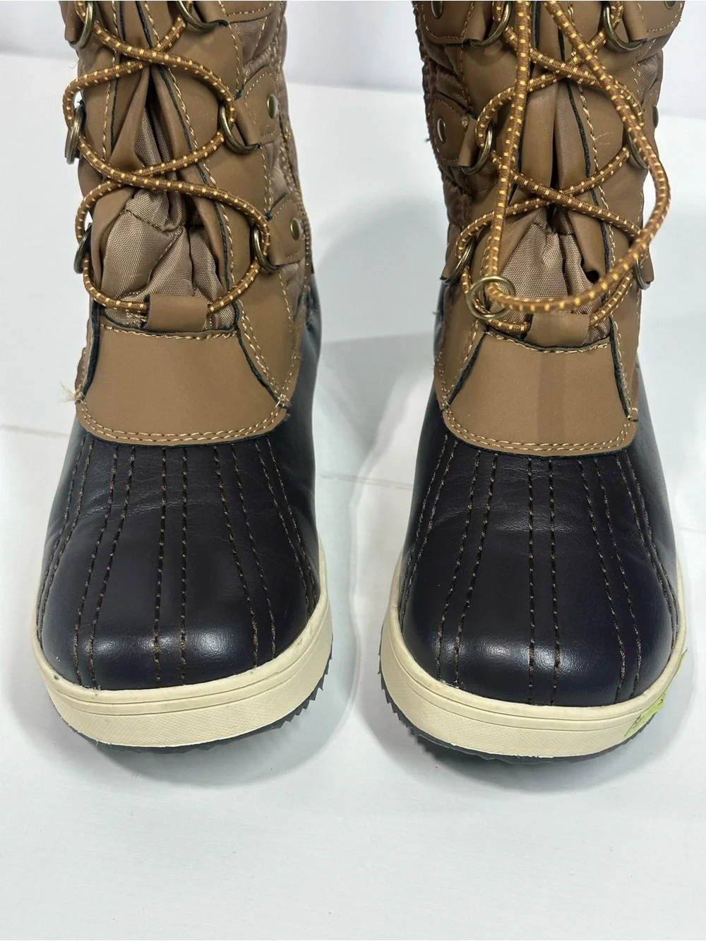 #434 Totes Girl Snow Boots Size 2 MED